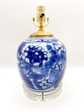Load image into Gallery viewer, Blue and white antique Chinese floral-patterned ceramic ginger jar lamp with brass hardware on stacked acrylic base