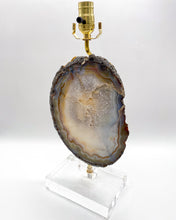 Load image into Gallery viewer, Caramel Crema Polished Brazillian Agate Slab Lamp w/ Crystalline Inclusion