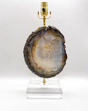 Load image into Gallery viewer, Caramel Crema Polished Brazillian Agate Slab Lamp w/ Crystalline Inclusion