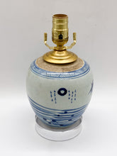 Load image into Gallery viewer, blue &amp; white, blue/white, blue and white, ceramic, ceramic vase, ceramic lamp, ginger jar, acrylic base, Chinese ceramic, asian ceramic, ceramic table lamp, ginger jar lamp