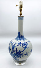 Load image into Gallery viewer, Blue/White Bird and Flower Gourd Vase Lamp