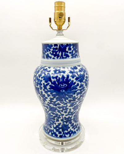 Blue/White Cut Neck Vase Table Lamp