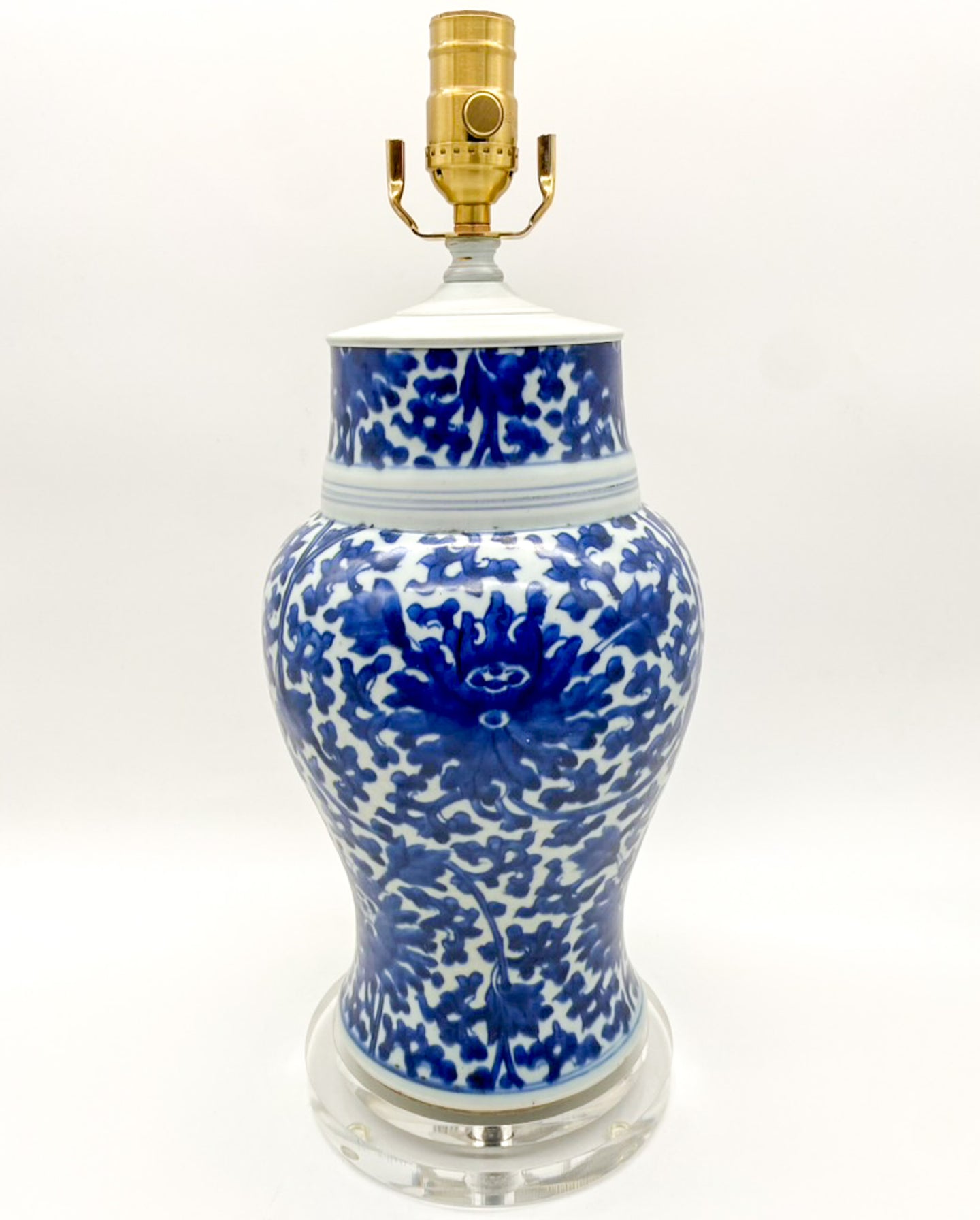 Blue/White Cut Neck Vase Table Lamp
