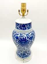 Load image into Gallery viewer, Blue/White Cut Neck Vase Table Lamp