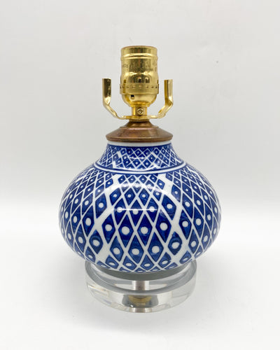 Diamond Pattern Blue/White Ceramic Lamp, ~14.5