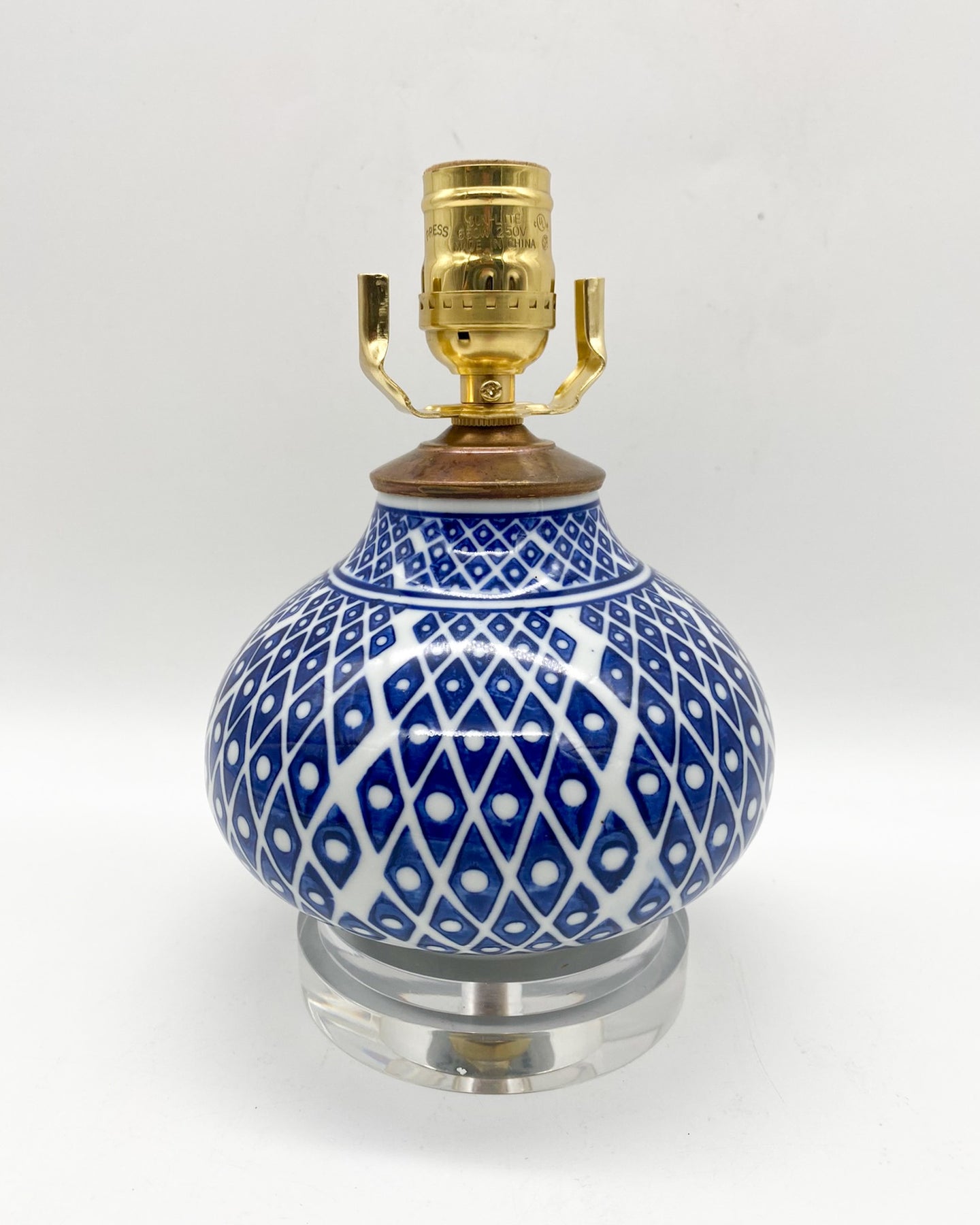 Diamond Pattern Blue/White Ceramic Lamp, ~14.5