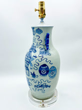 Load image into Gallery viewer, Cut Neck Fish Tail Vase Lamp