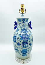 Load image into Gallery viewer, Cut Neck Fish Tail Vase Lamp