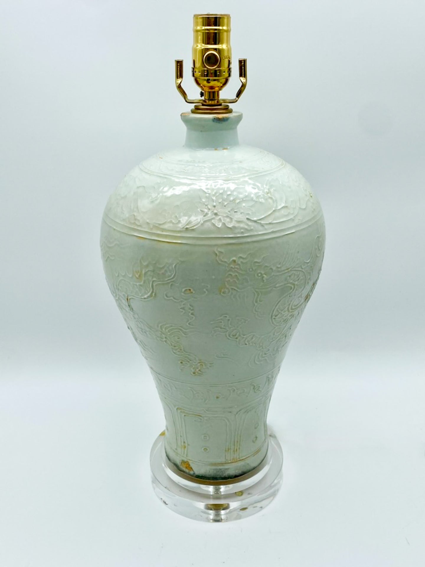 Embossed Bulb Vase Lamp