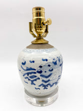 Load image into Gallery viewer, Vintage Blue/White Jar Lamp