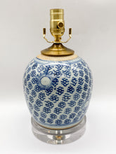 Load image into Gallery viewer, blue &amp; white, antique ceramic, Chinese ceramic, handpainted ceramic, celadon, blue and celadon, acrylic base, blue, celadon, blue, white, oriental pattern, lamp, tablelamp, ginger jar
