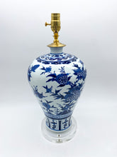 Load image into Gallery viewer, Mai Ping Style Table Lamp